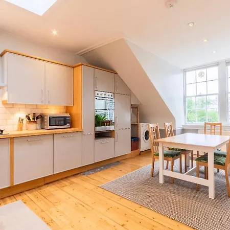 New Town Apartment With Castle View EDI Buitenkant foto