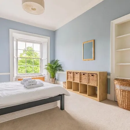 New Town Apartment With Castle View EDI Buitenkant foto